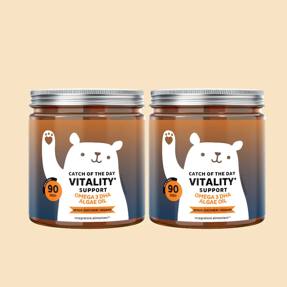 Immagine del pack da 2 barattoli di Catch Of The Day Vitality* Support di Bears with Benefits con 180 orsetti, formula vegana senza zucchero con vitamina C e DHA da microalghe per una routine continuativa.