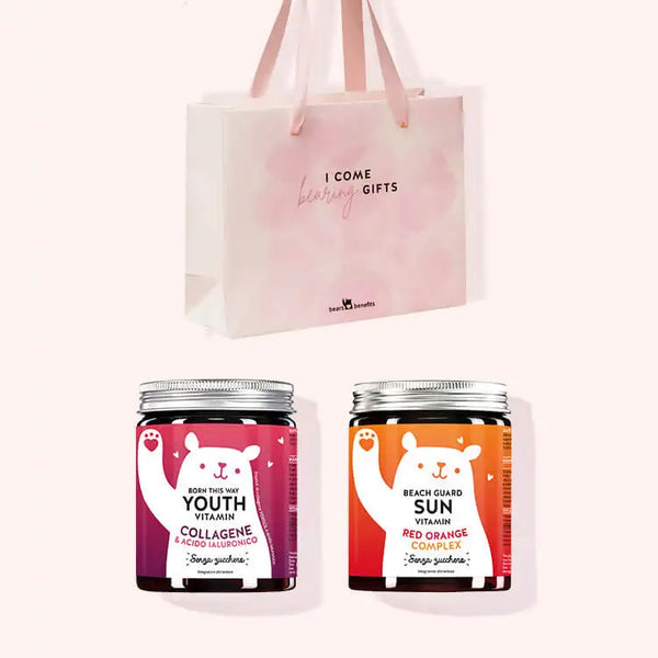 Set regalo: Eroi per la pelle" composto da Beach Guard Sun Vitamins con Red Orange Complex, Born This Way Youth Vitamins con Collagene e Hyaluron di Bears with Benefits e un sacchetto regalo.