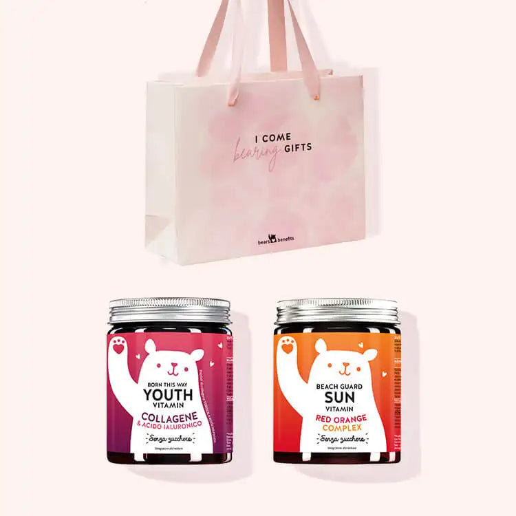 Set regalo: Eroi per la pelle" composto da Beach Guard Sun Vitamins con Red Orange Complex, Born This Way Youth Vitamins con Collagene e Hyaluron di Bears with Benefits e un sacchetto regalo.