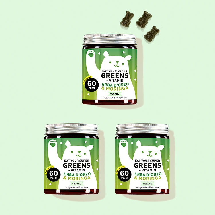 Tre confezioni di vitamine Eat your Super Greens con erba d'orzo, moringa e altre 6 piante da Bears with Benefits come tuttofare per il tuo benessere.